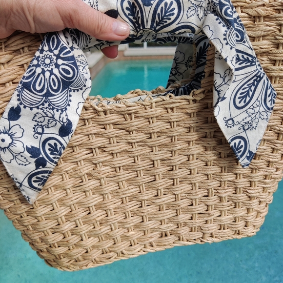 Liz Claiborne Handbags - COPY - Liz Claiborne straw handbag